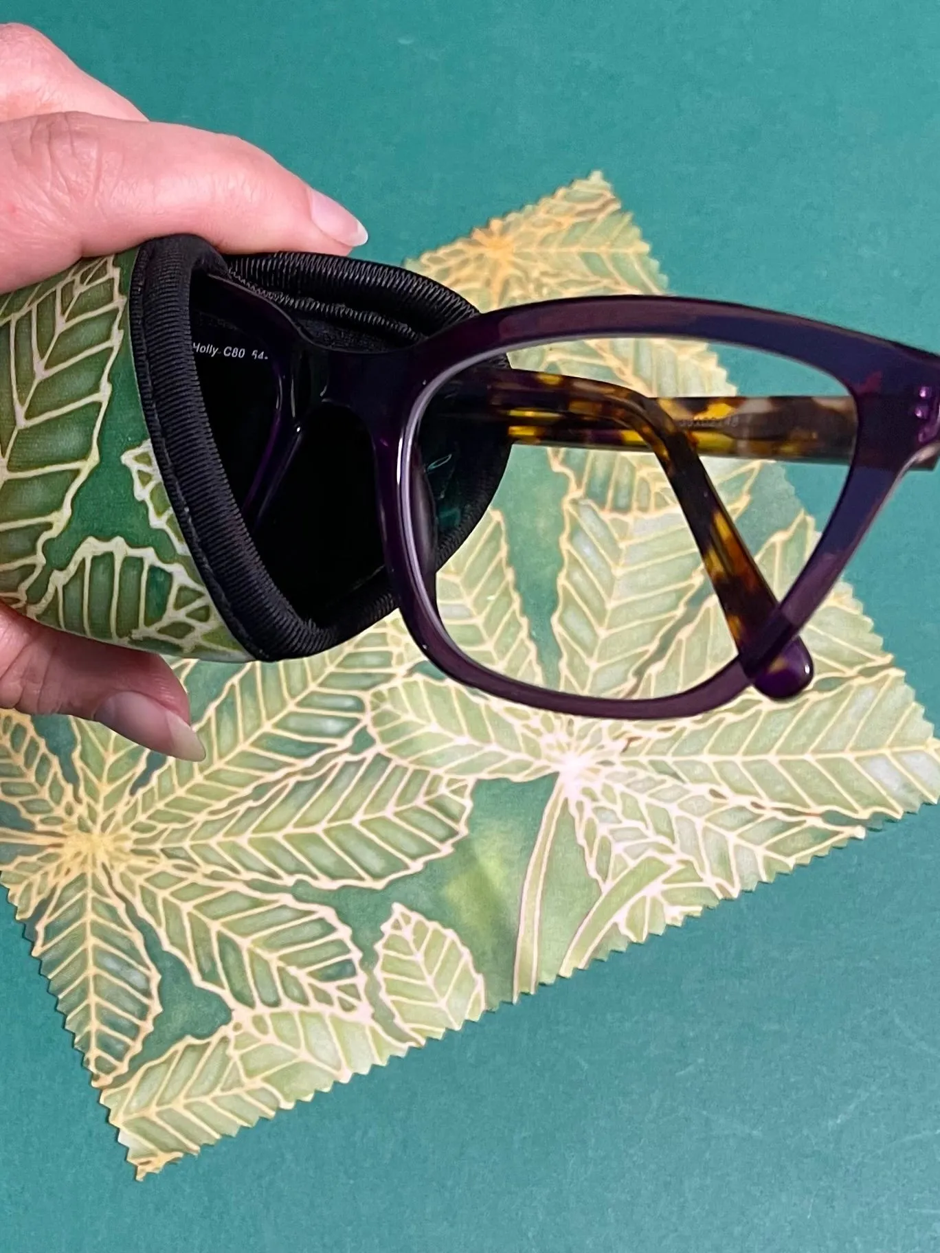 Green Horsechestnut Leaves  Glasses Cover & Cleaning Cloth - slip-on padded washable cover and microfibre cloth for glasses.